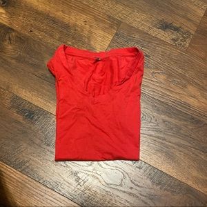 Fitted red shirt